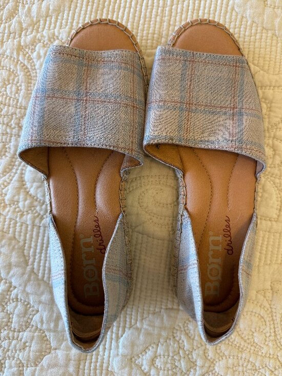 Børn Drilles Shoes - Børn Drilles linen plaid espadrille sandals with an open toe. Size 7